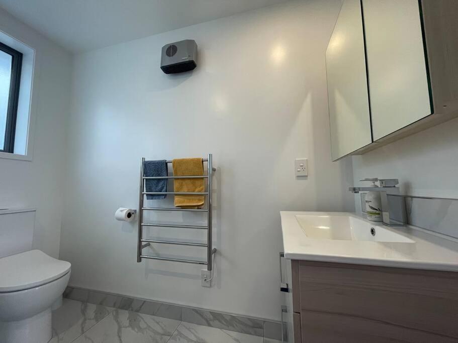 Parkside Retreat - 3 Beds -Sleeps 6 Near Westfield Villa ไครสต์เชิร์ช ภายนอก รูปภาพ